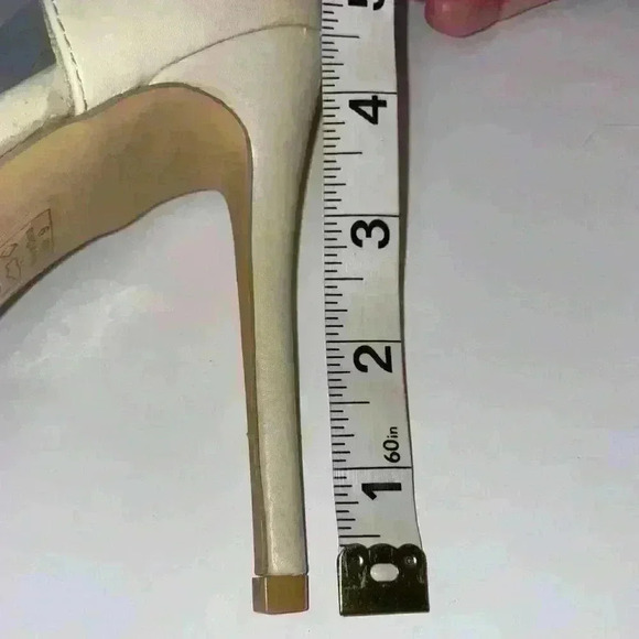 New Cape Robbin with Clear and ivory pointed toe 4.5 Heel Size 9 minor flaws - Picture 5 of 14
